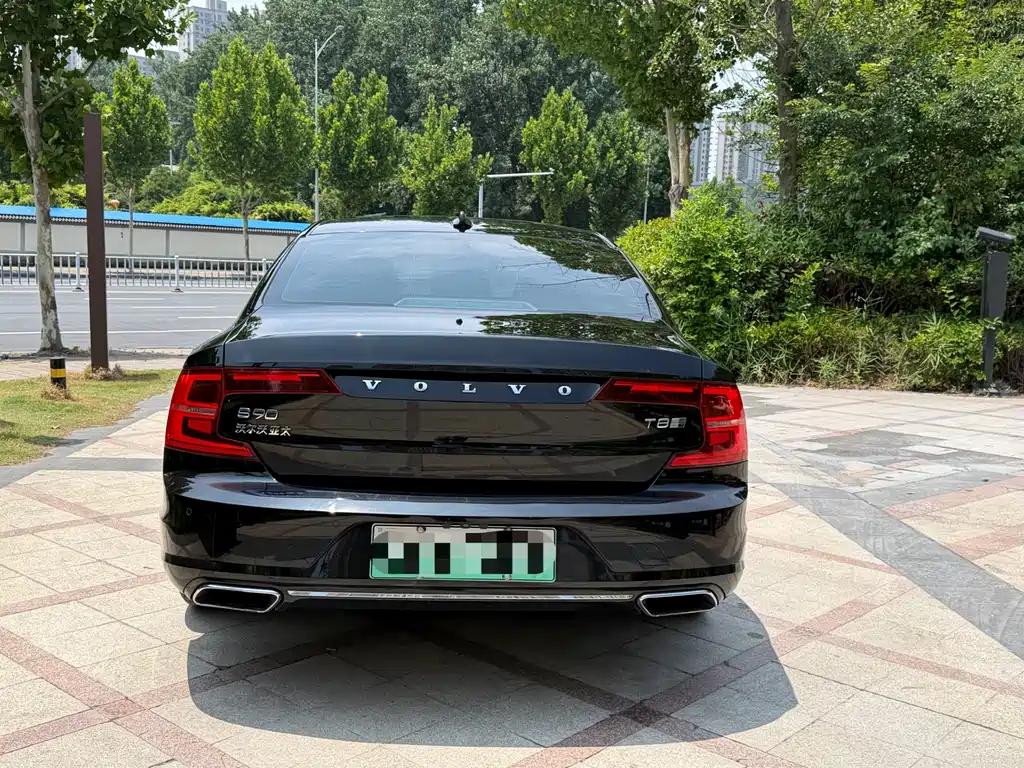 Volvo S90 PHEV 沃尔沃S90插电式混动 2020款 T8 E驱混动 智逸豪华版