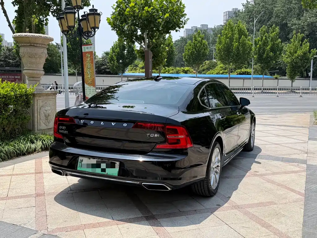 Volvo S90 PHEV 沃尔沃S90插电式混动 2020款 T8 E驱混动 智逸豪华版