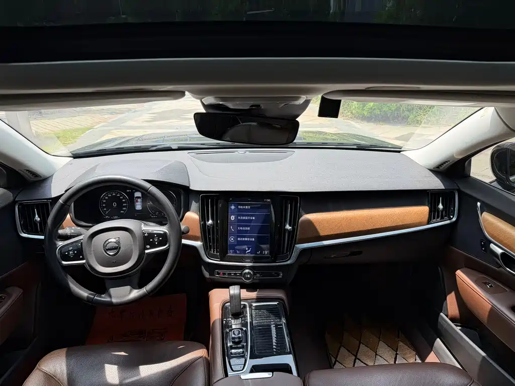 Volvo S90 PHEV 沃尔沃S90插电式混动 2020款 T8 E驱混动 智逸豪华版