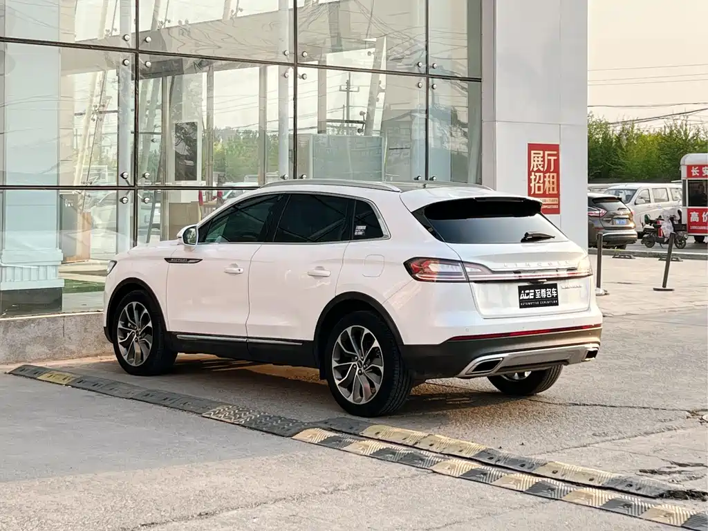 Nautilus 2.0 T 4 WD Premium