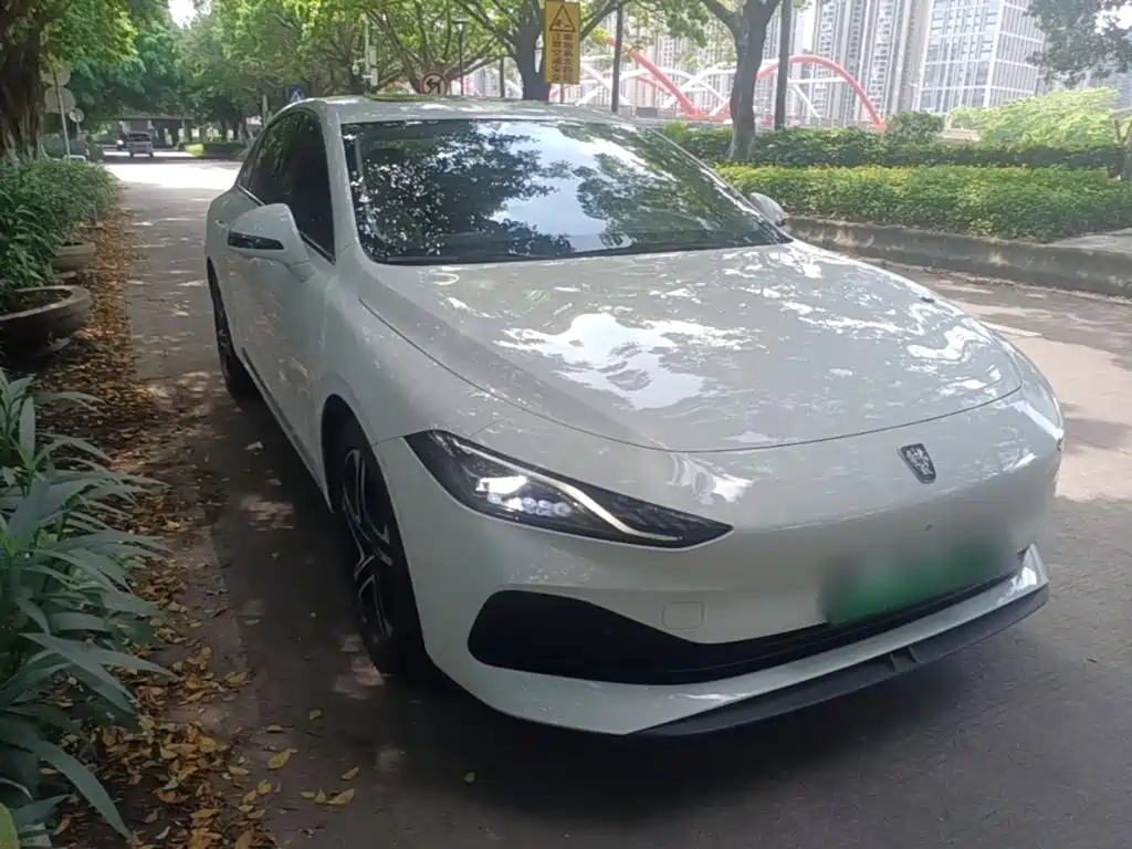 Roewe D7 DMH 125 km Outstanding
