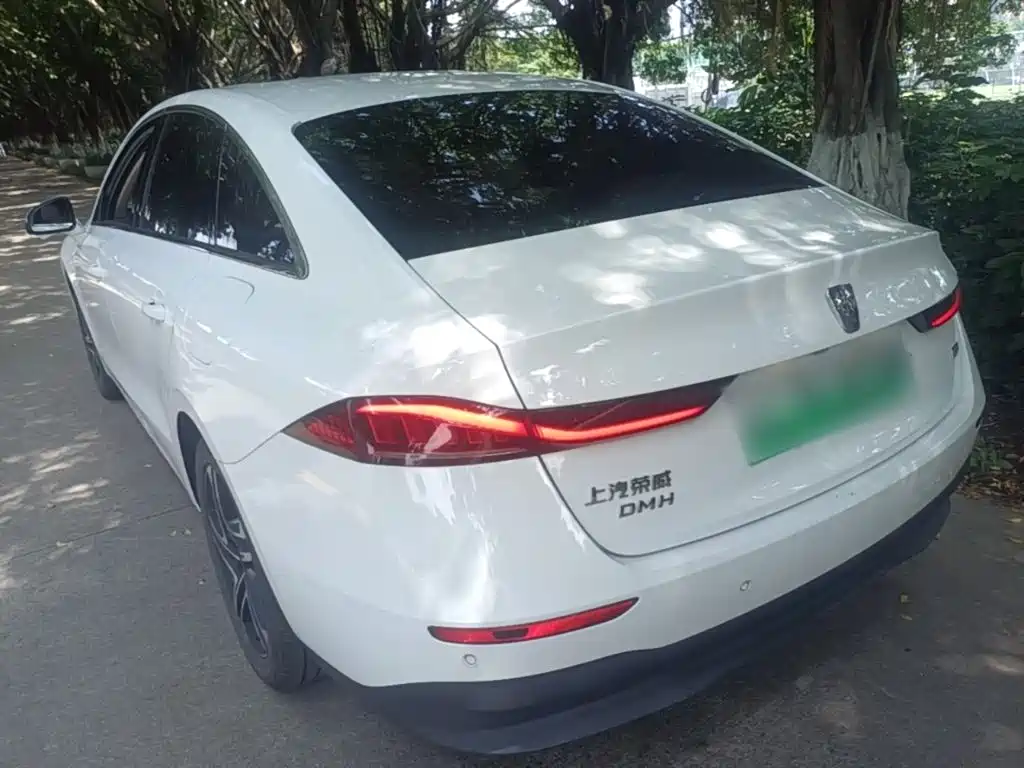 Roewe D7 DMH 125 km Outstanding