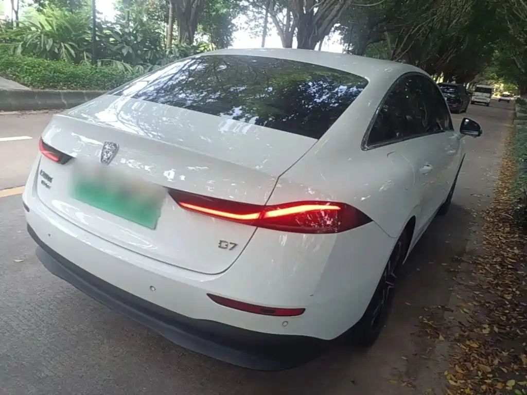 Roewe D7 DMH 125 km Outstanding