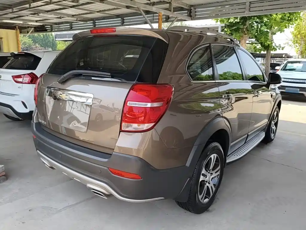 Captiva 2.4 L 2 WD Luxury 7-seat