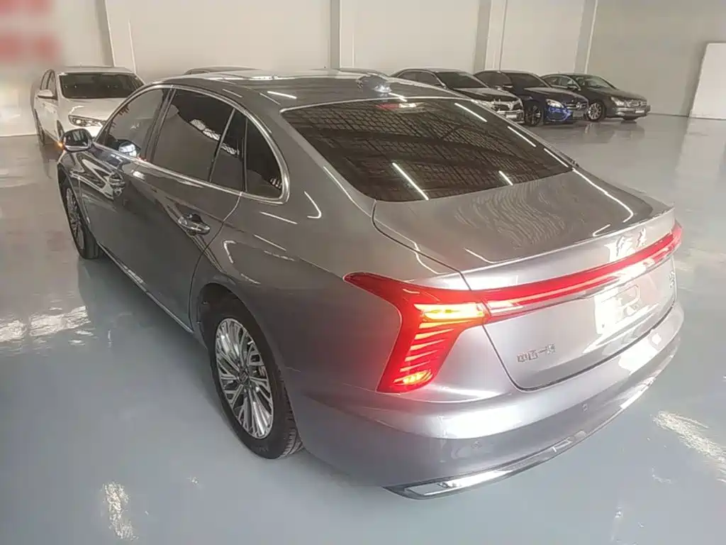Hongqi H5 红旗H5 2023款 1.5 T HEV智联旗畅版