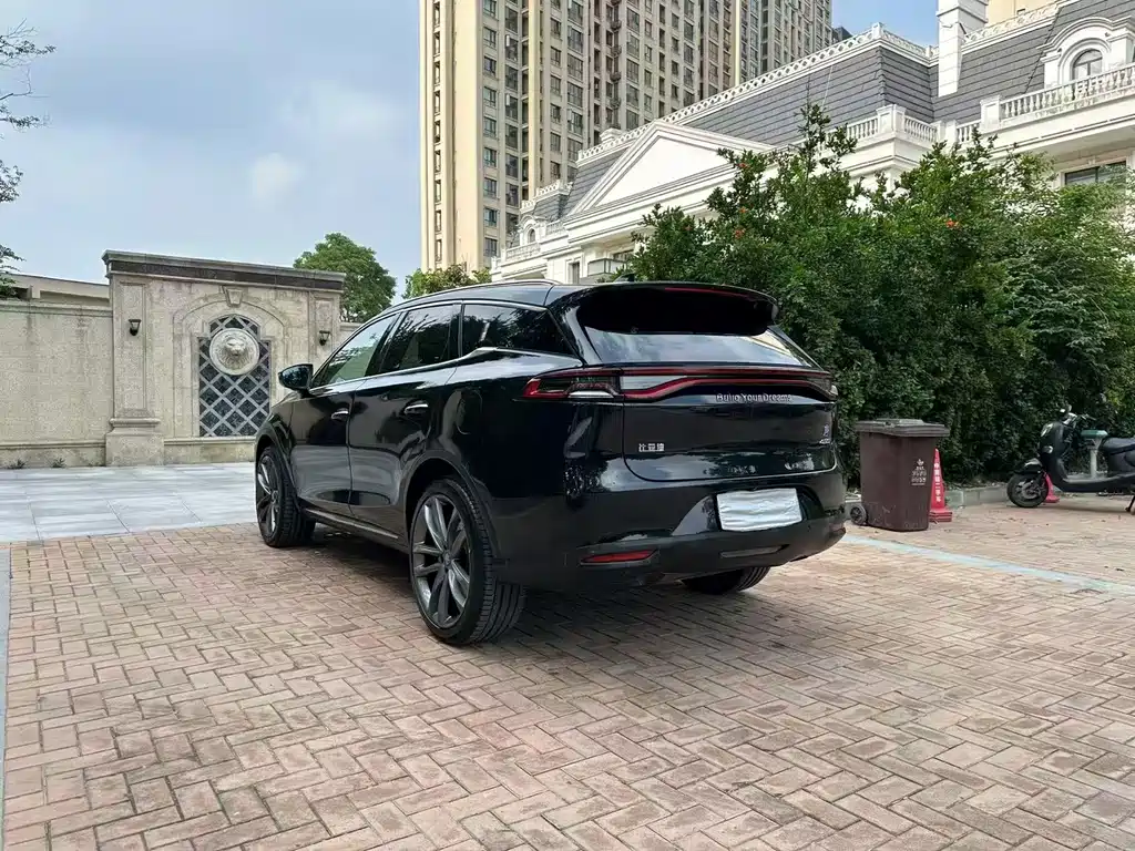 Tang NEV DM 2.0 T Full-time 4 WD Connected Genesis 7-seat CN-V