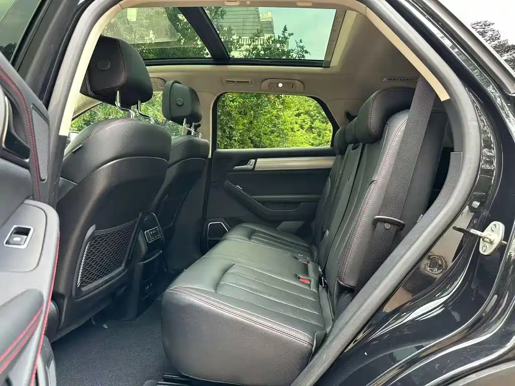 Tang NEV DM 2.0 T Full-time 4 WD Connected Genesis 7-seat CN-V