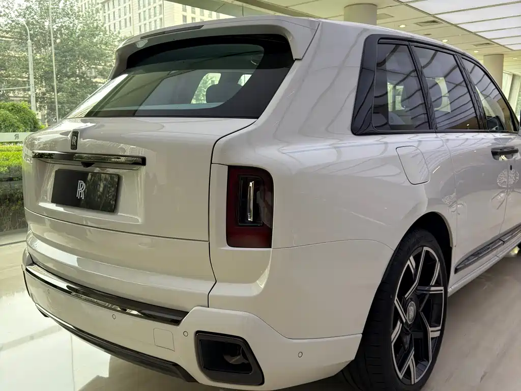 Cullinan Black Badge
