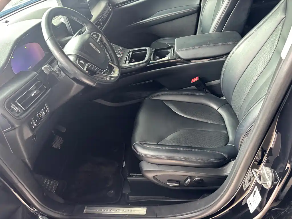 Nautilus 2.0 T 4 WD Premium