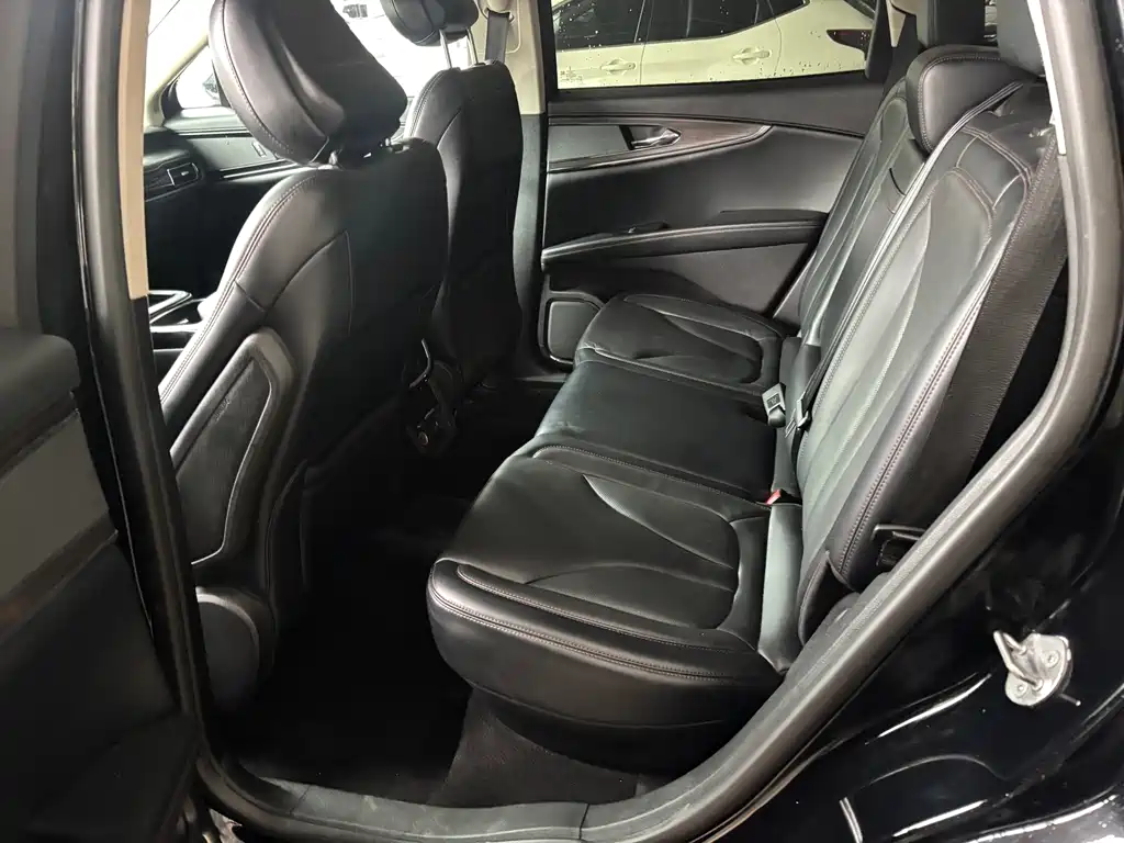 Nautilus 2.0 T 4 WD Premium