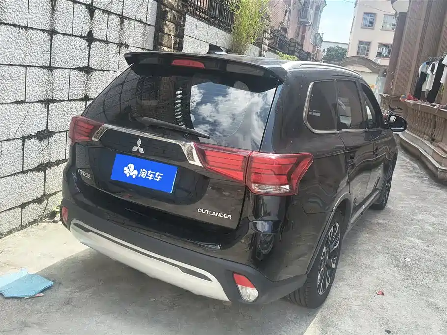 Outlander 2.0 L 2 WD Smooth Enjoyment 5-seat CN-VI