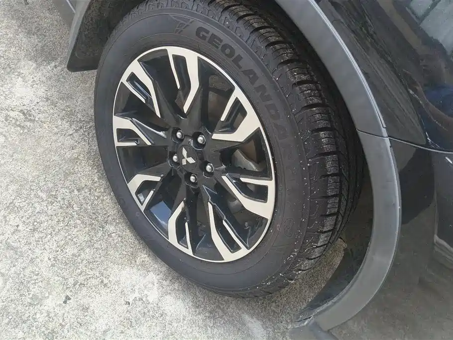 Outlander 2.0 L 2 WD Smooth Enjoyment 5-seat CN-VI