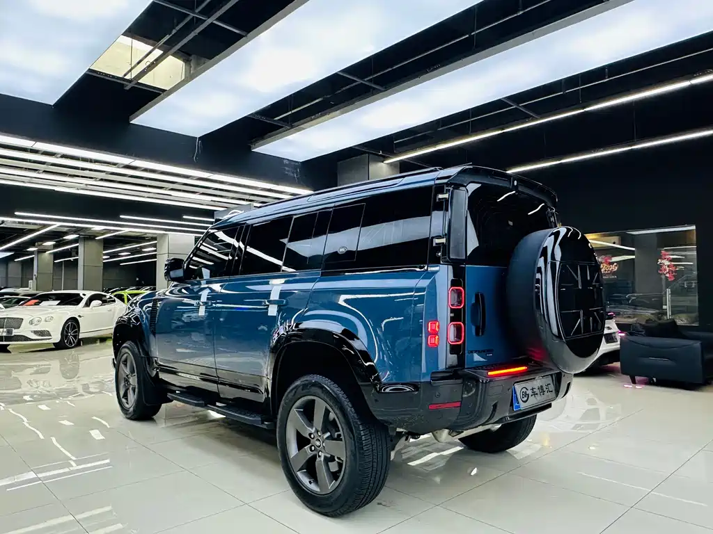Land Rover Defender 110 P400 SE