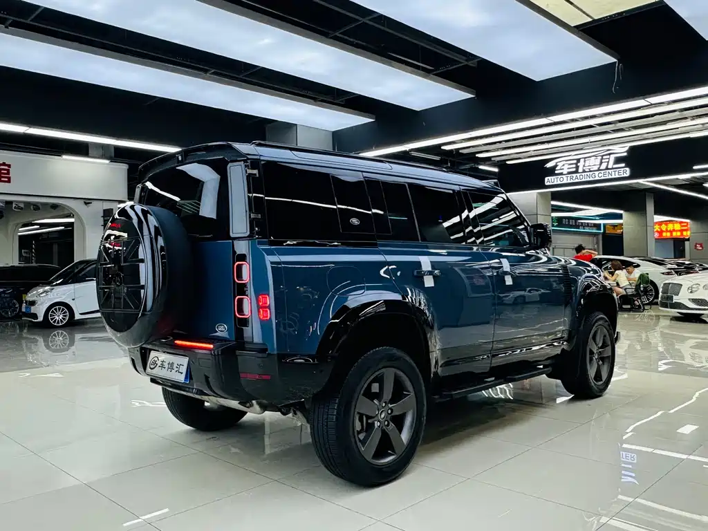 Land Rover Defender 110 P400 SE