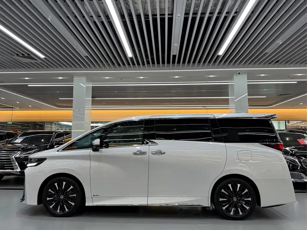 Vellfire Crown Dual Engine 2.5 L HV Supreme