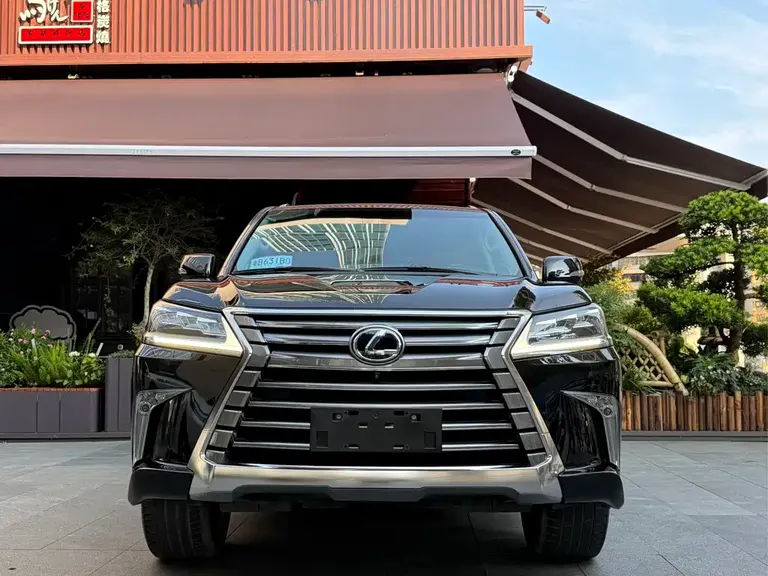 Lexus LX 570 Distinguished Luxury