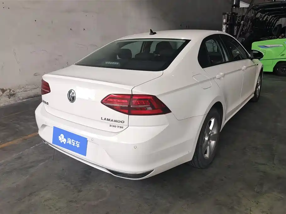 Lamando 230 TSI DSG Style