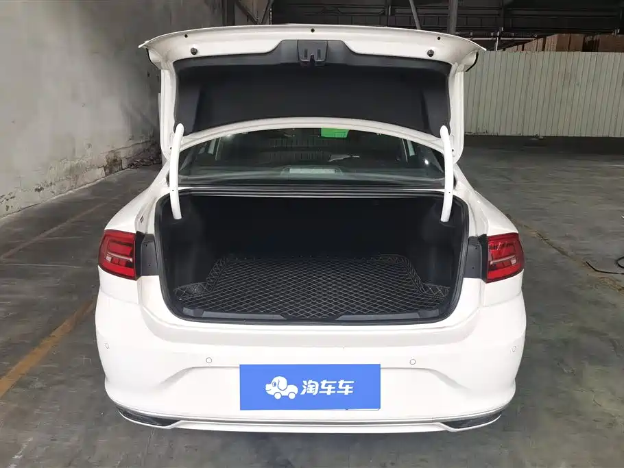 Lamando 230 TSI DSG Style