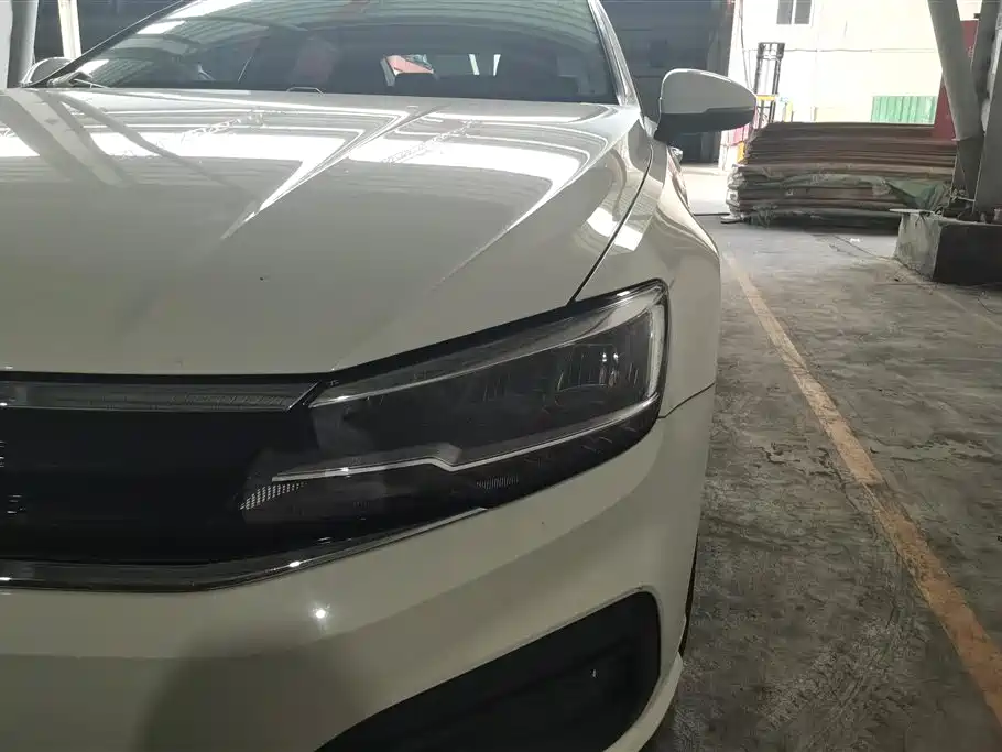 Lamando 230 TSI DSG Style