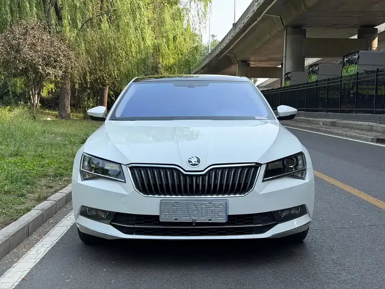 Skoda Superb TSI330 DSG Creation