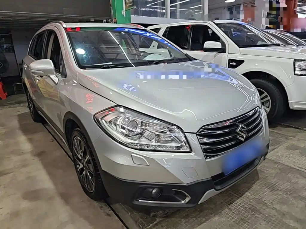 S-Cross 1.6 L CVT 4 WD Distinguished