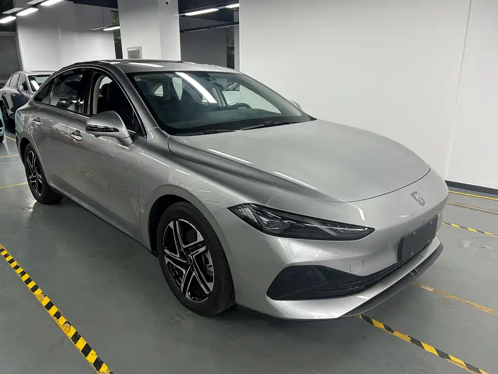 Roewe D7 DMH 125 km Outstanding