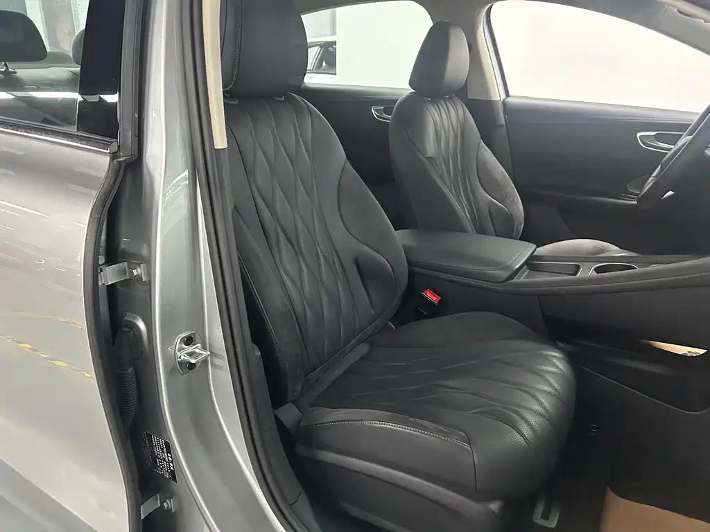Roewe D7 DMH 125 km Outstanding