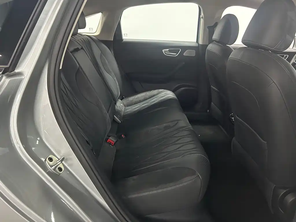 Roewe D7 DMH 125 km Outstanding