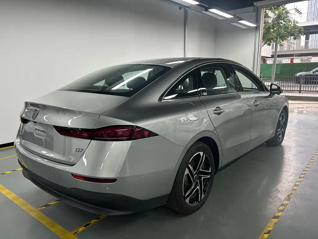 Roewe D7 DMH 125 km Outstanding