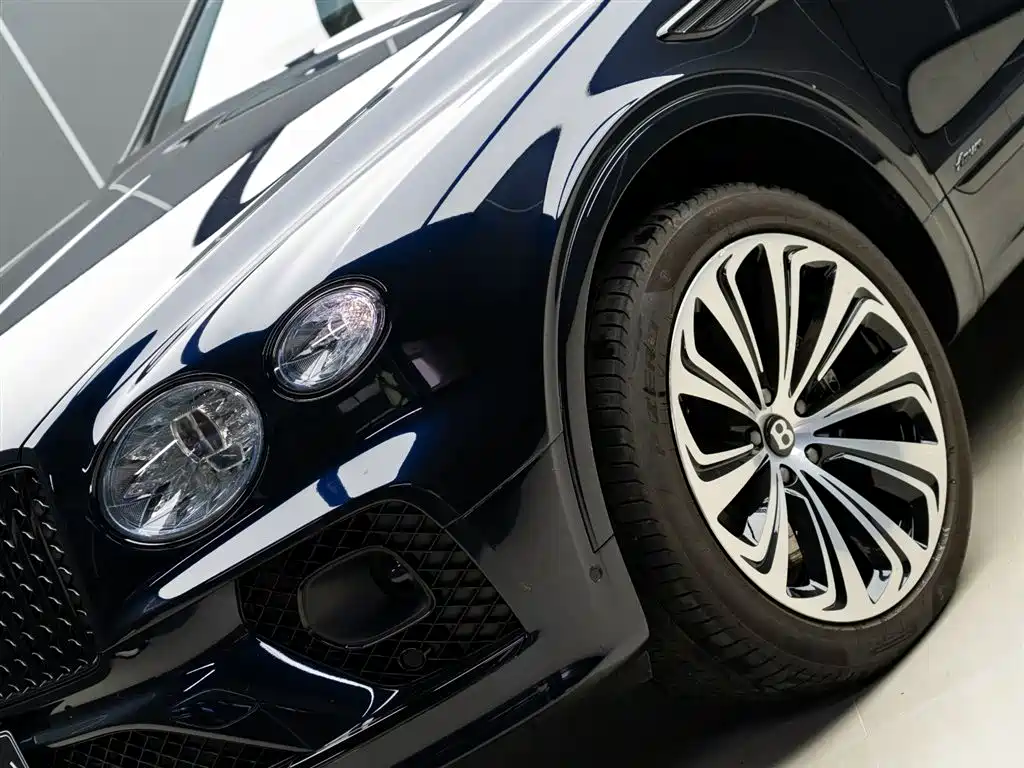 Bentayga 4.0 T V8 LWB Range Elegant Degree