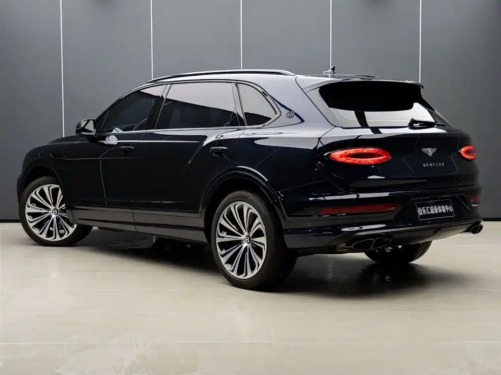 Bentayga 4.0 T V8 LWB Range Elegant Degree