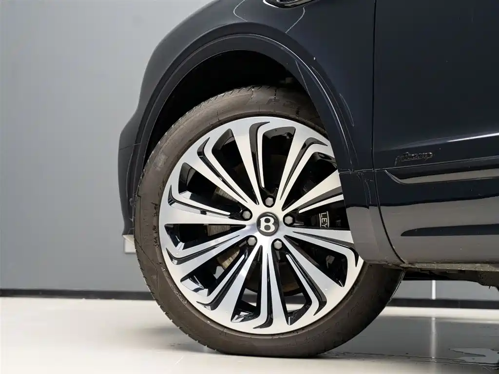 Bentayga 4.0 T V8 LWB Range Elegant Degree