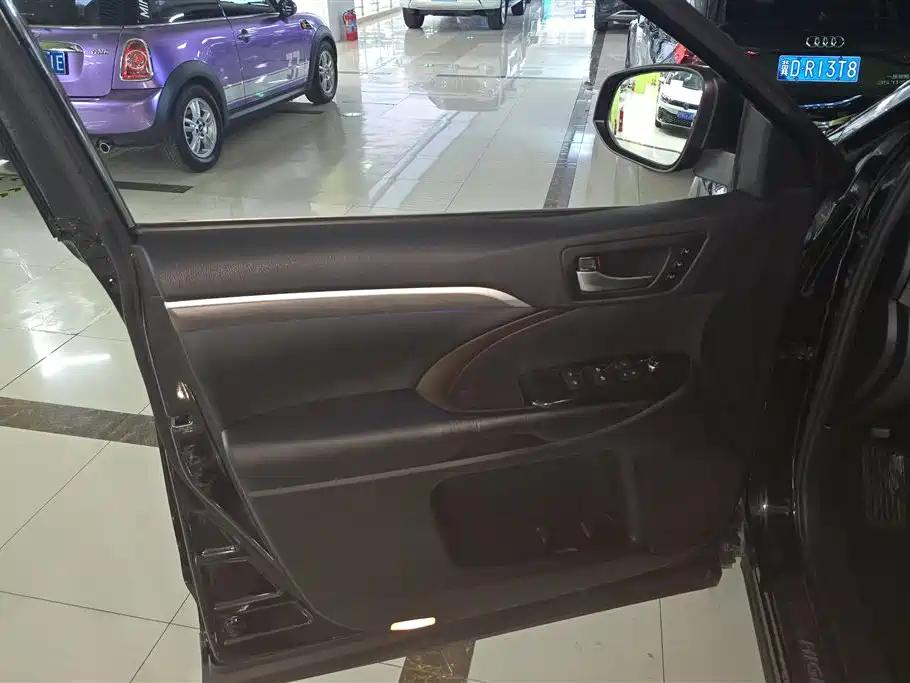 Highlander 2.0 T 4 WD Supreme 7-seat CN-VI