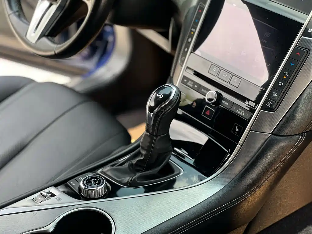 Infiniti Q60 英菲尼迪Q60 2017款 2.0 T 豪华版