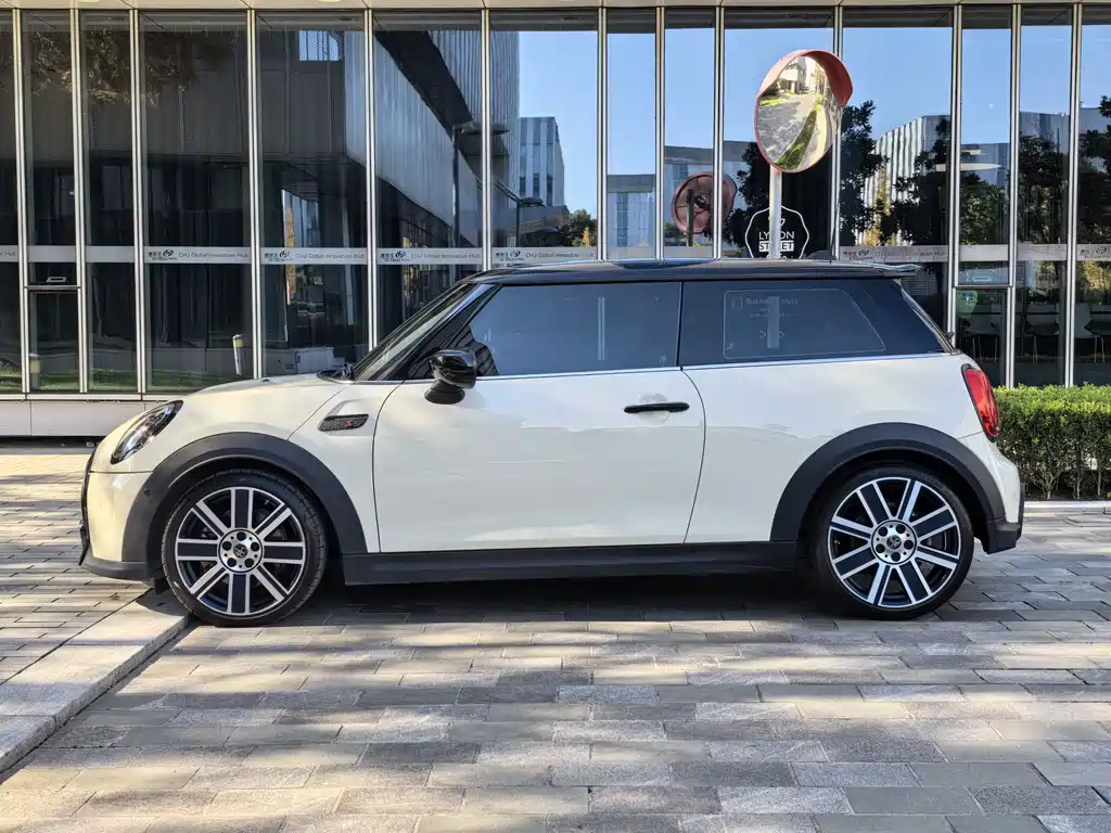 MINI Facelift 2.0 T COOPER S Artist