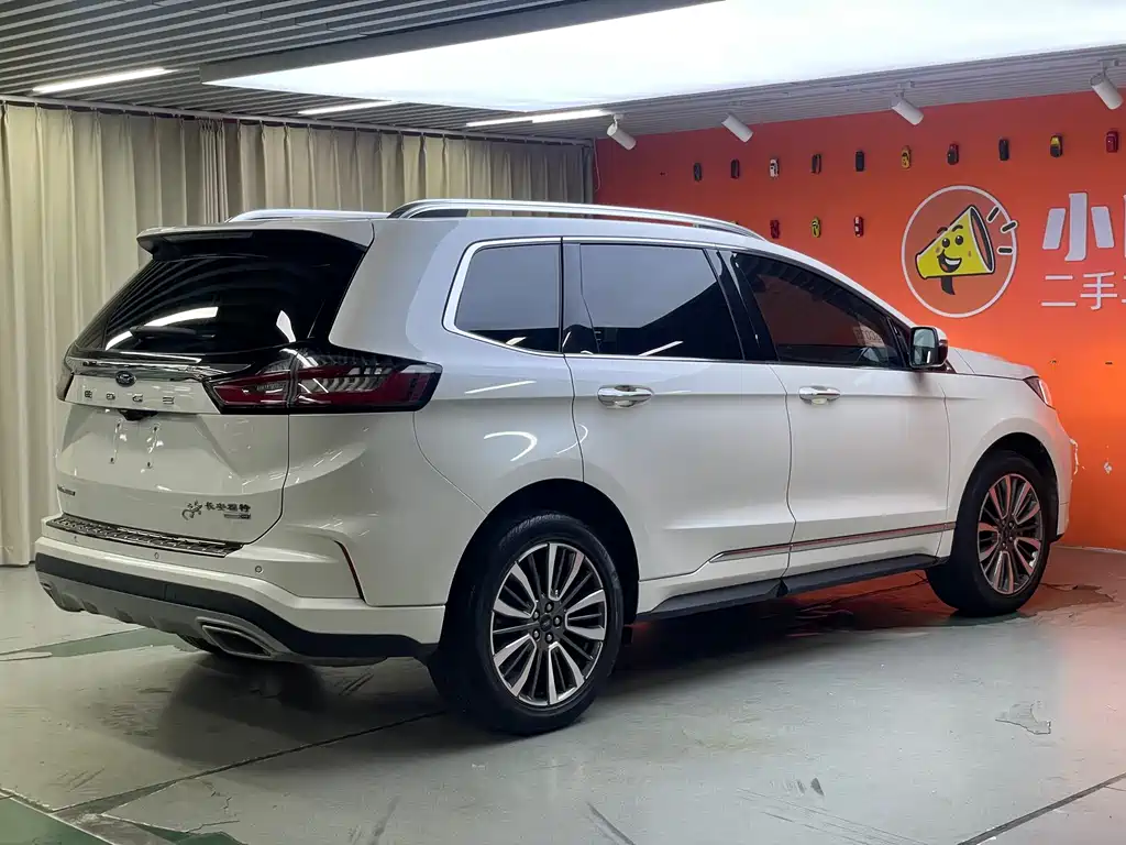 Edge PLUS EcoBoost 245 2 WD Grand Sharp 7-seat
