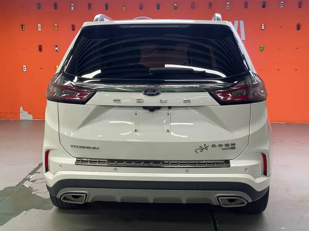 Edge PLUS EcoBoost 245 2 WD Grand Sharp 7-seat