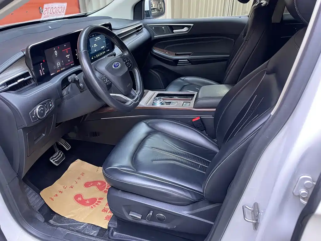Edge PLUS EcoBoost 245 2 WD Grand Sharp 7-seat