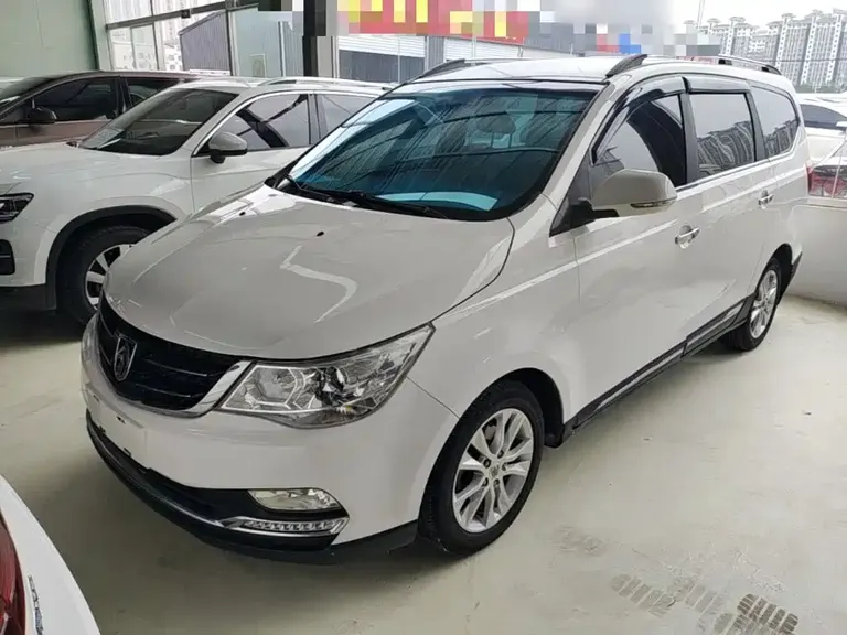 Baojun 730 1.5 L Manual Comfort 7-seat CN-V