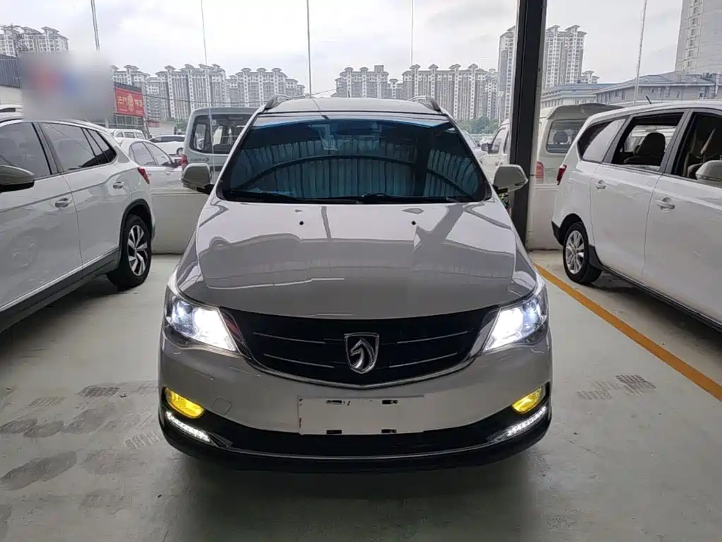 Baojun 730 1.5 L Manual Comfort 7-seat CN-V