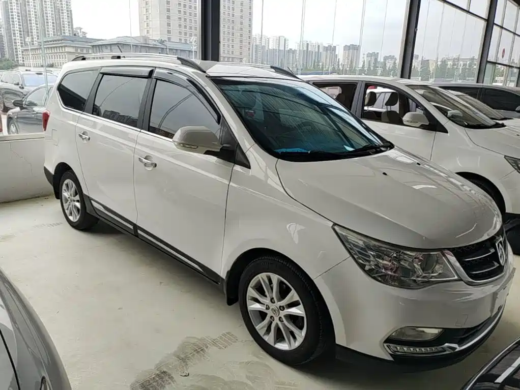Baojun 730 1.5 L Manual Comfort 7-seat CN-V