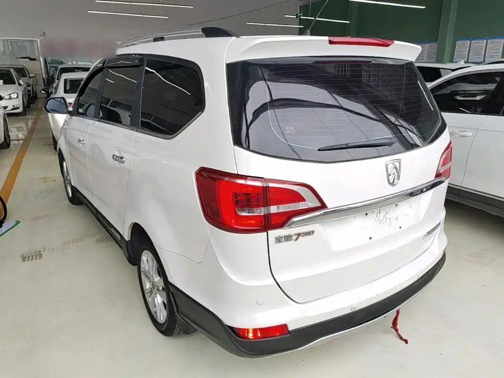 Baojun 730 1.5 L Manual Comfort 7-seat CN-V