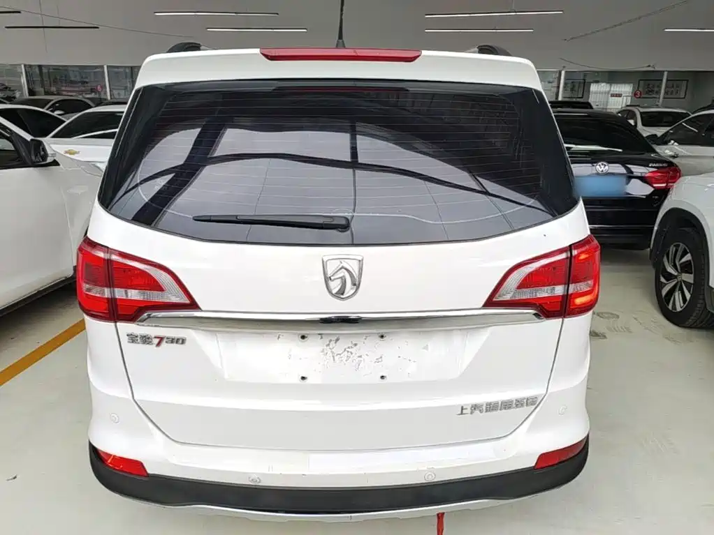 Baojun 730 1.5 L Manual Comfort 7-seat CN-V