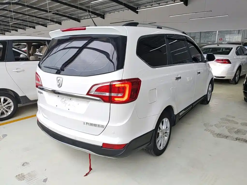 Baojun 730 1.5 L Manual Comfort 7-seat CN-V