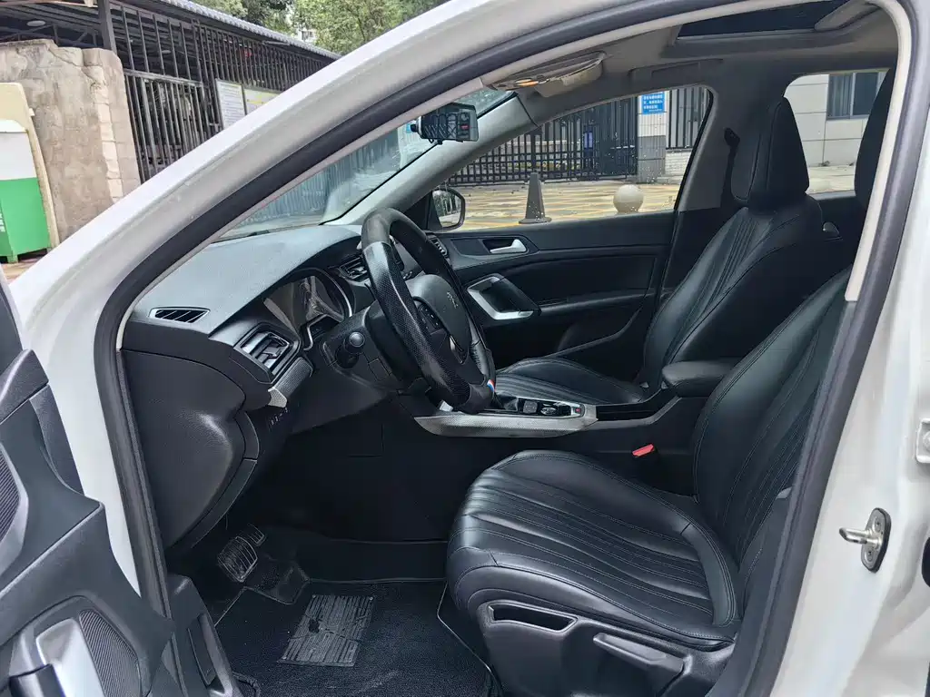 Peugeot 408 360 THP 10 th Anniversary