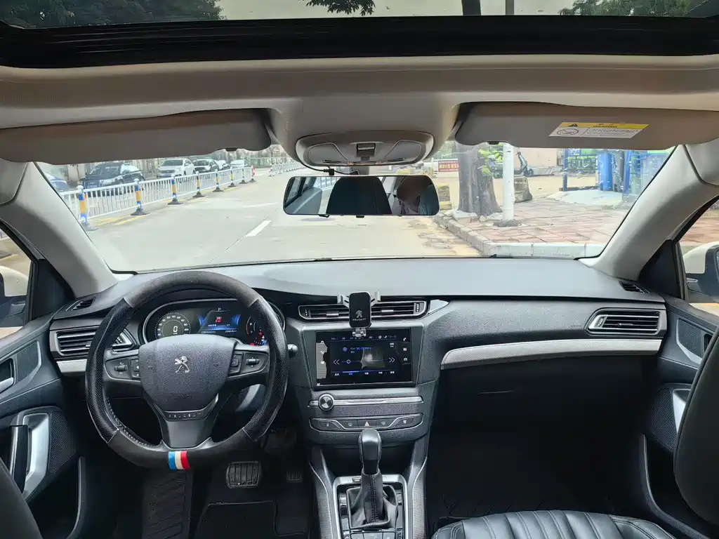 Peugeot 408 360 THP 10 th Anniversary
