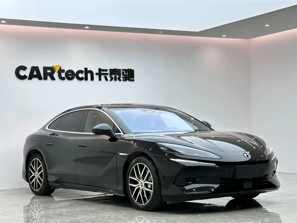 Denza Z9 1100 km 4 WD Max
