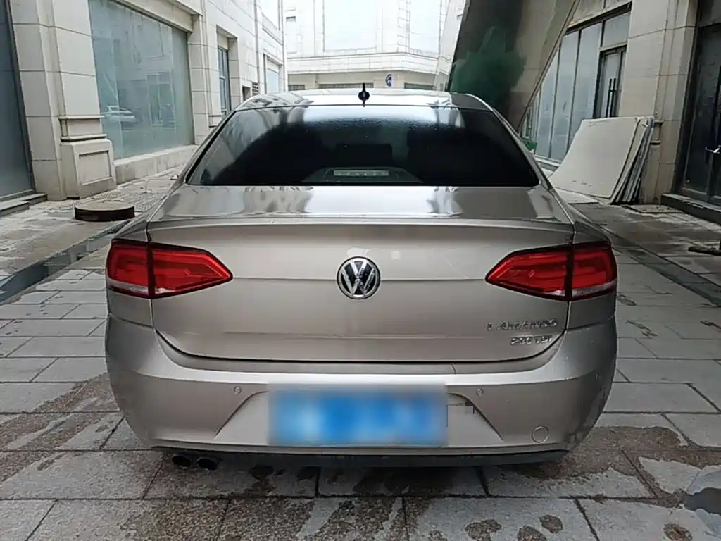Lamando 230 TSI DSG Style