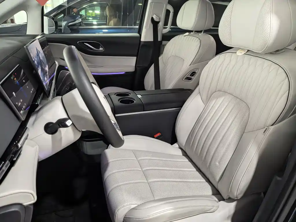 Voyah Dreamer PHEV 4 WD Flagship Kunpeng