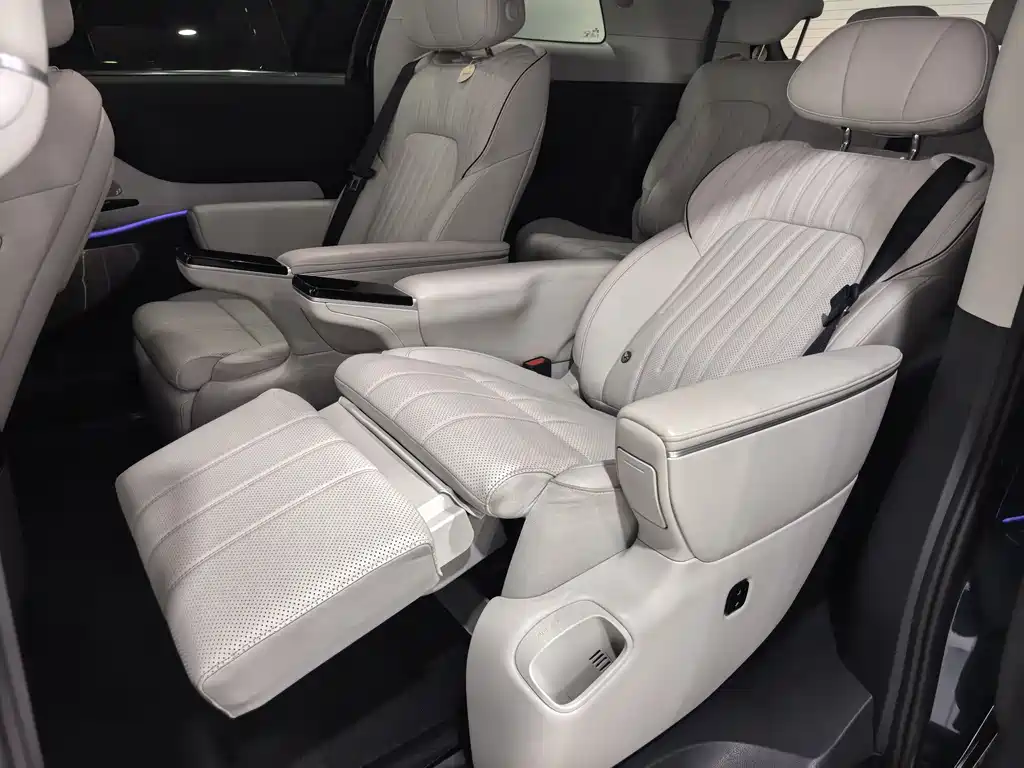 Voyah Dreamer PHEV 4 WD Flagship Kunpeng